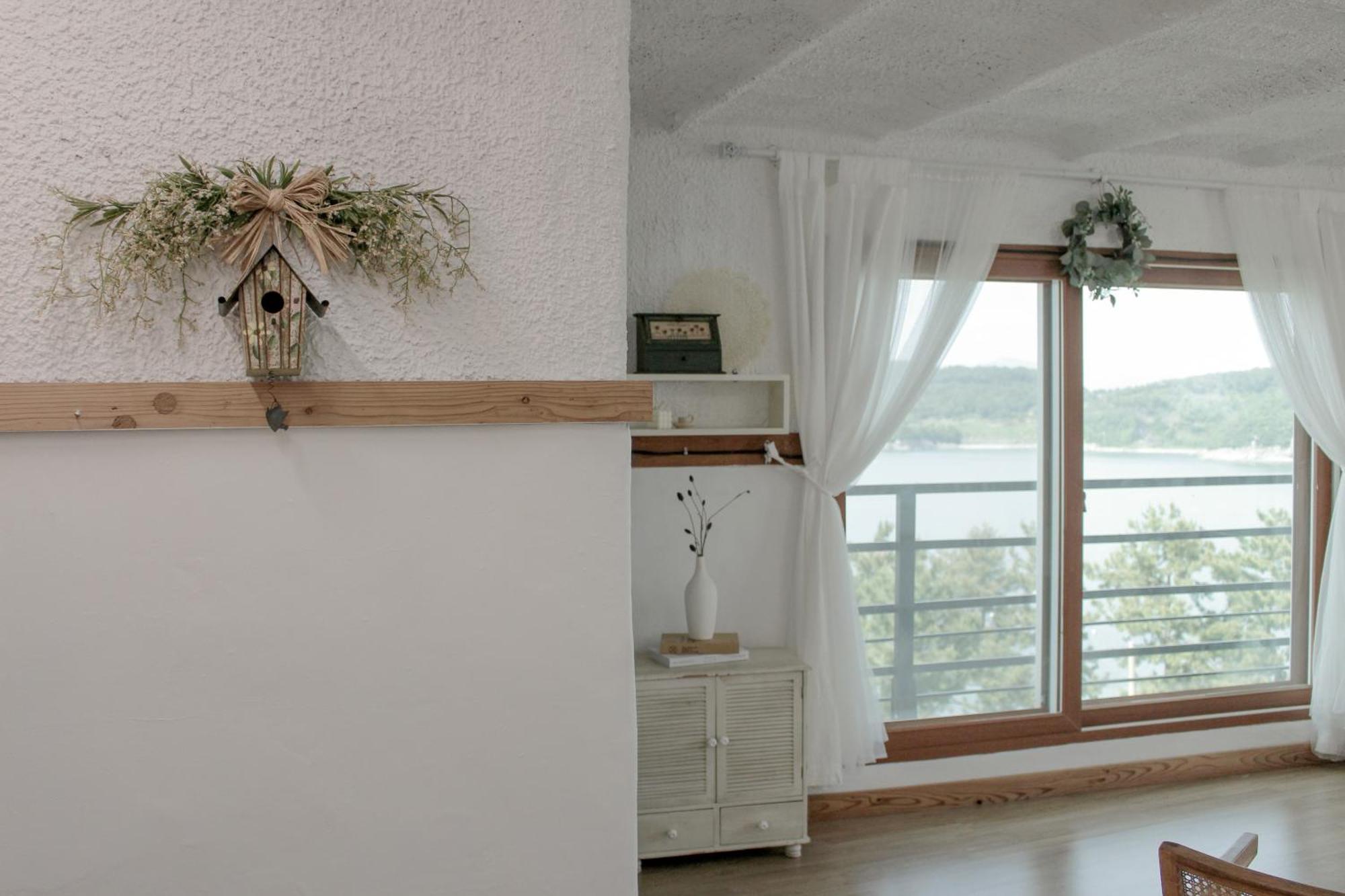 Country House Exclamation Mark & Comma Namhae Exterior foto
